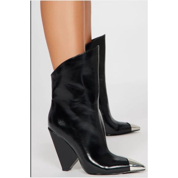 Forever 21 Forever My Moment Heeled Boots Cap Toe Black Boots Size 7.5 - Picture 1 of 12